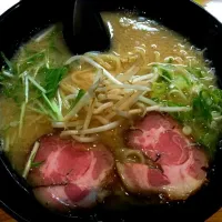 Snapdishの料理写真:塩白湯ラーメン|chishaさん