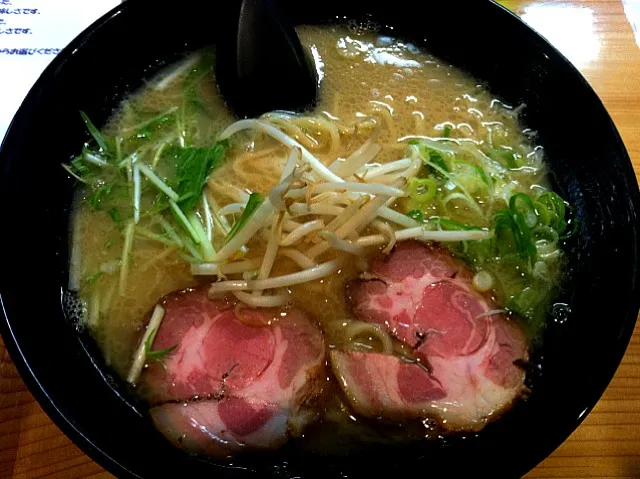 Snapdishの料理写真:塩白湯ラーメン|chishaさん