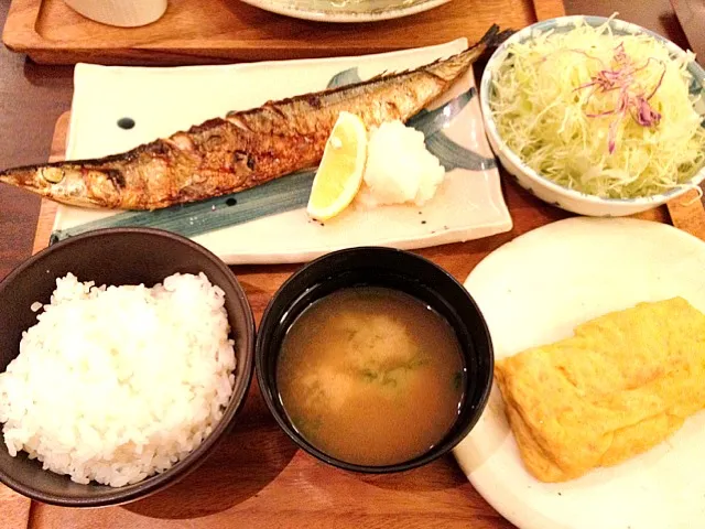 秋刀魚の塩焼きと厚焼き玉子定食|山城さん