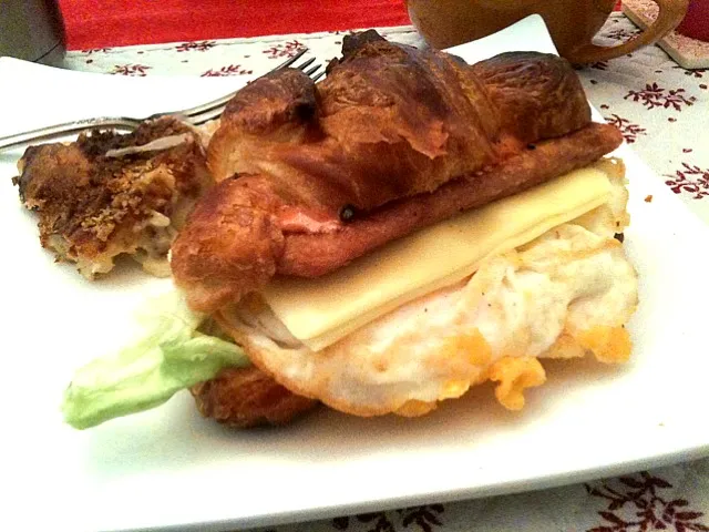 Snapdishの料理写真:Croissant sandwitch / クロワッサンでサンドイッチ|Bryan Morossさん