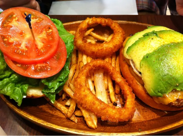 アボカドチーズバーガー|イクリーナさん