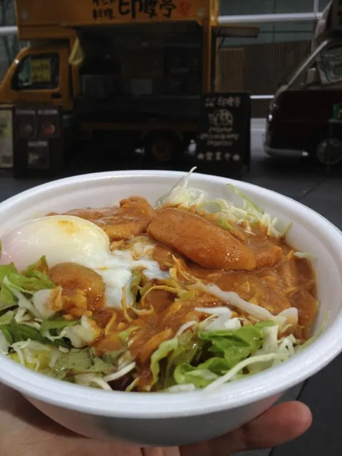 骨なしチキンカレー @ インド亭  今日はかろうじて外で食べられる気温でした。中辛ですが、あたたまります！|nobuhiko katoさん