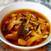 Snapdishの料理写真:Mushroom Tom Yam|fara silviaさん