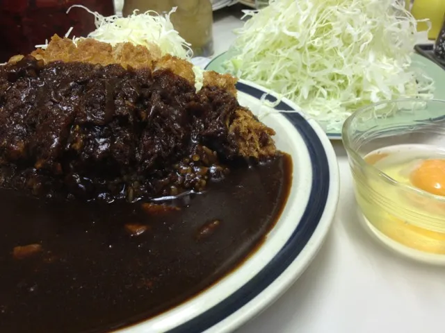 カツカレーにタマゴとキャベツのトッピング。お、美味しい|nobuhiko katoさん