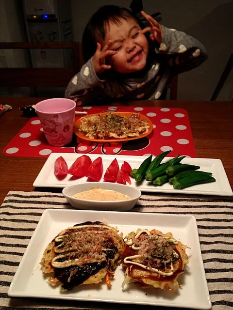 山芋スリスリして入れたフワフワお好み焼き♡1つはキムチ入り！今日はずーっと外遊びで疲れたので手抜き～|hanakohaさん