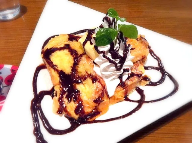 french toast with chocolate sauce and vanilla icecream topping❤❤❤|general's daughter フォロー ミーさん