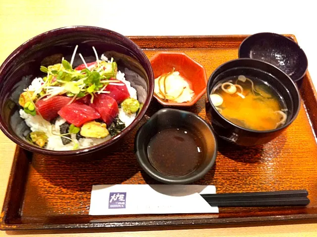 まぐろとアボカドの定食|こあらさん