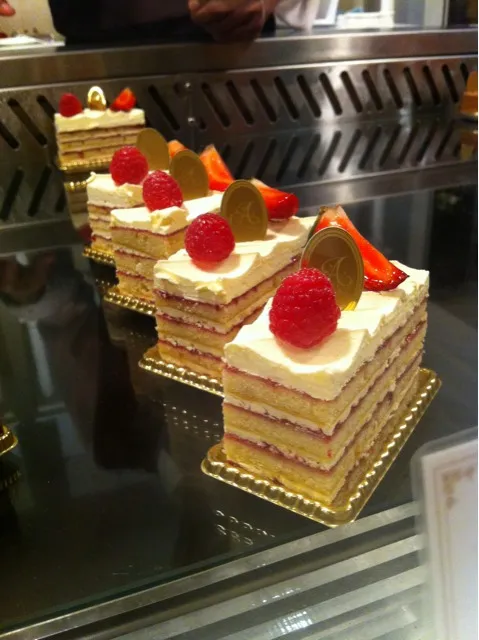 violet flower cream cake|mikko tanさん