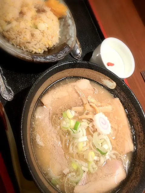 豚骨醤油ラーメン。チャーハンセット。|seiさん