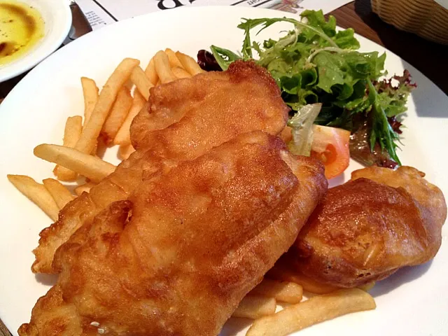 house fish and chips|Lawrence Angさん