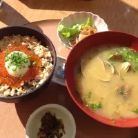 Snapdishの料理写真:いくらと鮭の親子丼とあさり汁|Yuya Tanakaさん