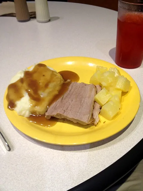 Roast Beef and Mashed potatoes|Ryan Millerさん