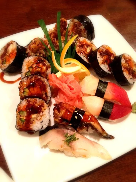 Snapdishの料理写真:sushi for dinner .. yummm!!|Lukkaew_Lkさん