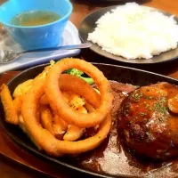 Snapdishの料理写真:ハンバーグランチ|twovkさん