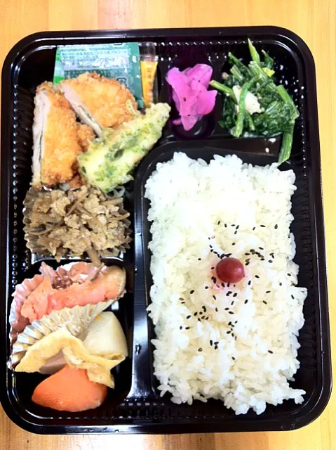 Snapdishの料理写真:日替わり幕の内弁当|たんぽぽ娘さんさん