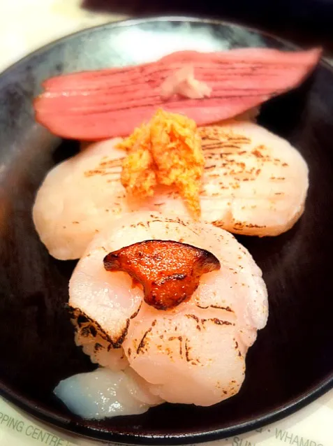 trio of roasted sushi (duck breast, scallop, cod liver)|dawn ngさん