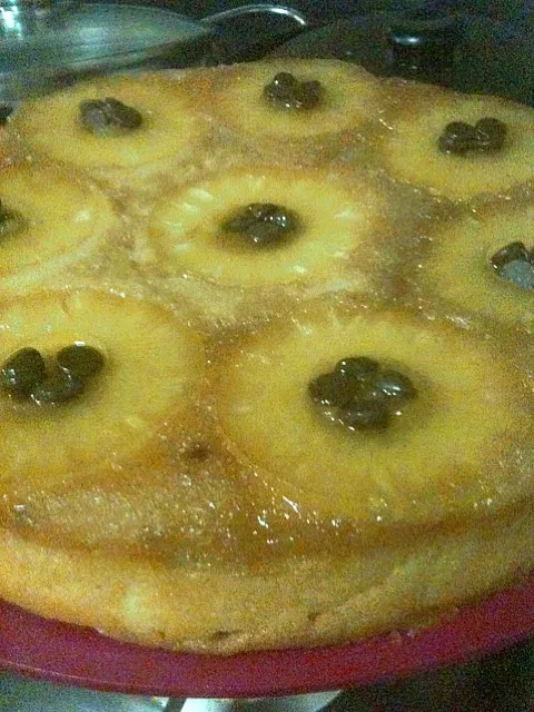 Upside-down pineapple cake with choc chips.|Arianiさん