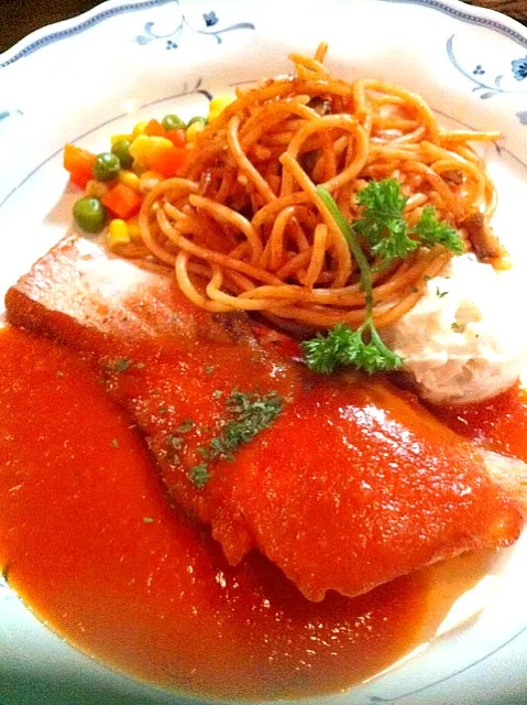 Salmon Steak with tomato sauce|Cristina Kanさん