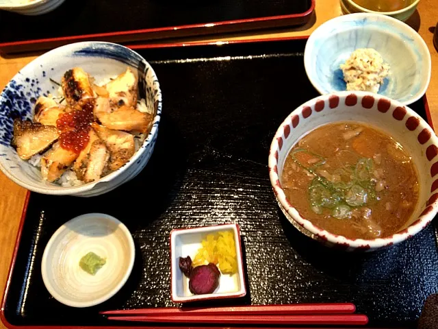 Snapdishの料理写真:2011/12/08 しゃけはらすといくらの親子丼|shokoさん