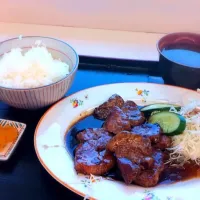 Snapdishの料理写真:トンテキ定食|びわっちさん