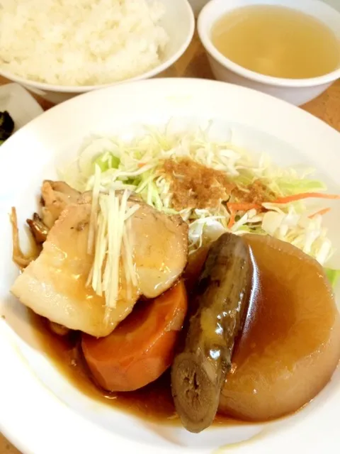 豚の角煮と野菜の煮付け。 #昼ごはん #昼飯 #ランチ #定食|Takashi H.さん