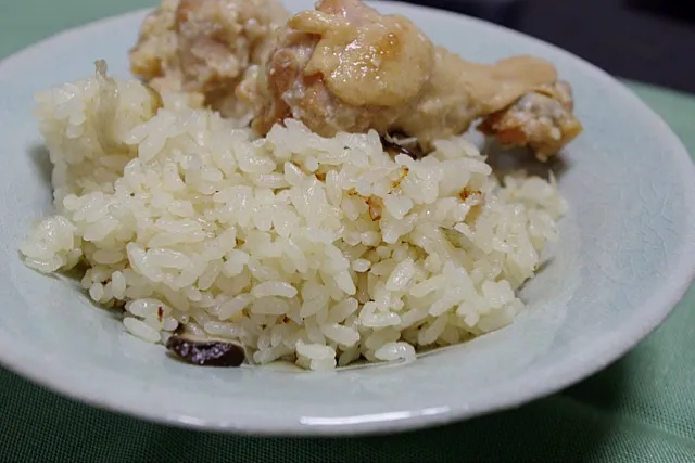 塩麹で煮た手羽元とそのスープで炊き込みご飯|ポン太さん