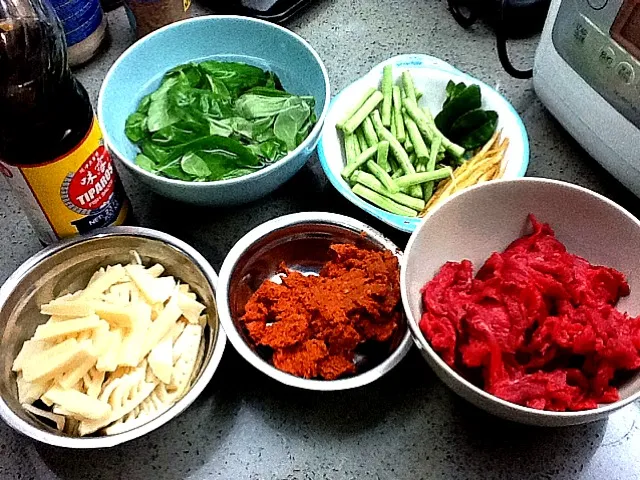 making spicy beef soup|Queenさん