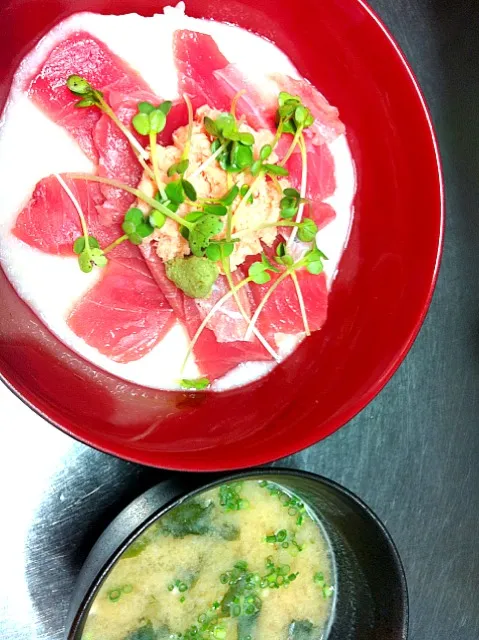 Snapdishの料理写真:トヨさんまかない❤ 鮪トロロ丼。|のだきりさん