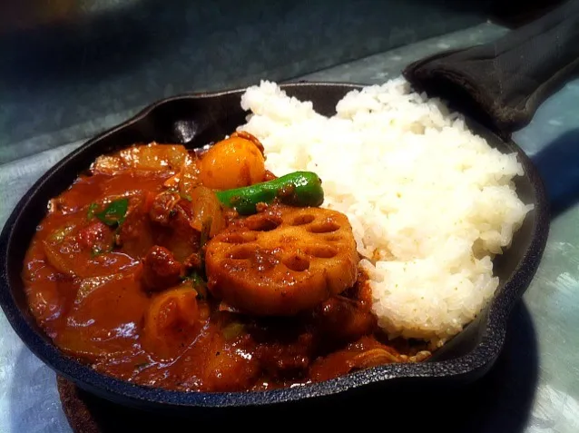 Snapdishの料理写真:一日分の野菜カレー秋冬ヴァージョン。熱々すぎてすぐ食べれず。|hirotomoさん