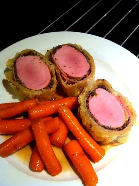 pork sirloins en croûte, with honey glaced carrots|Coen Doumaさん