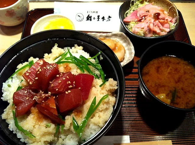 本日のランチ。ヘルシーに まぐろぶつ・おから丼。|大石さん