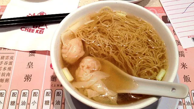 Snapdishの料理写真:HK 池記 エビ雲呑麺|Mabo Nagaiさん