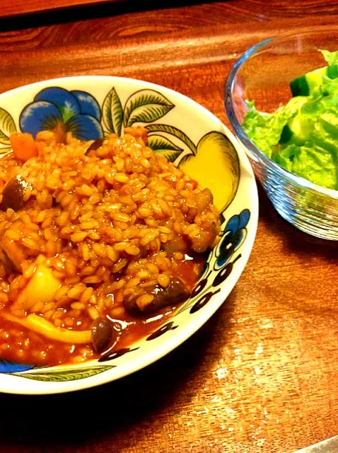 12/10昼ご飯                         赤からリゾット(ラタトゥイユとチーズ入り) 野菜サラダ  鍋って次の日も楽しめるので大好きー。|yukiyamasakiさん