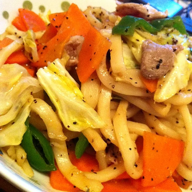 肉野菜焼きうどん作った(๑♜д♜)/～♪*|ramuta mitohiさん