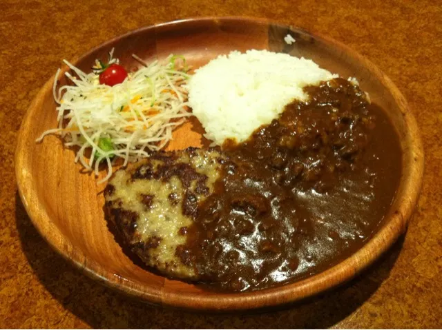 びっくりドンキーの定番、カレーバーグディッシュ 150g|大石さん