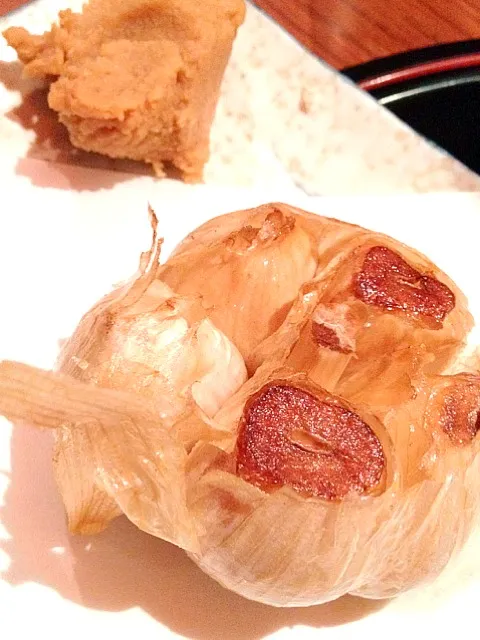 Snapdishの料理写真:にんにく丸焼き|gonさん