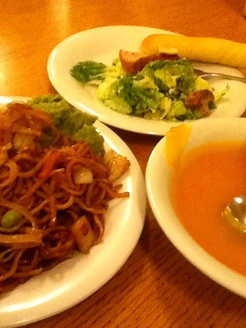 chow mein, salad, and squash soup|connieさん