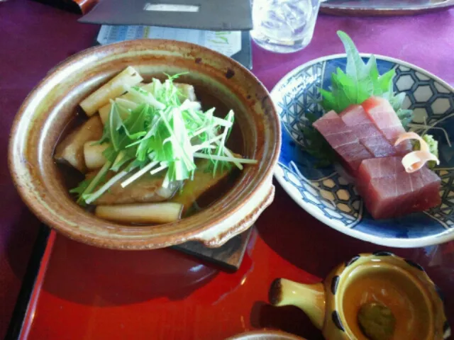 マグロの葱鮪鍋定食。溶き卵と柚子胡椒で食べるのが斬新。|SATOSHI OOCHIさん