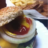 Snapdishの料理写真:チーズバーガー（チェダーチーズ）|asako fujikuraさん