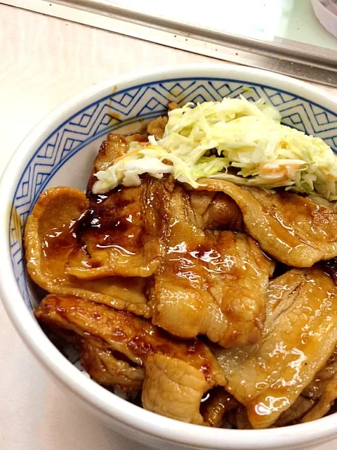 Snapdishの料理写真:吉野家 焼味豚丼十勝仕立て|kaleidotさん