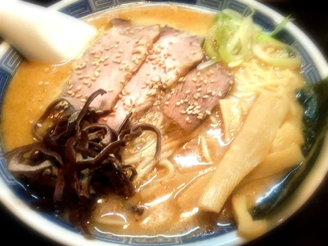 会社の近所にできた、和えん亭の宮崎トンコツラーメン。うまい！|HassyHさん