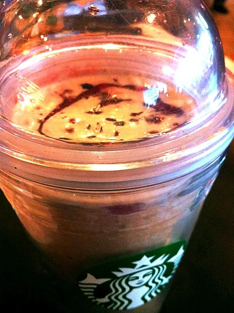 cranberry white chocolate mocha light blended frappuccino|jayare clarisseさん