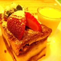 Snapdishの料理写真:warm strawberry shortcake