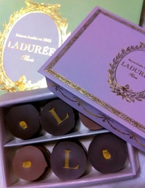 LADUREE parisのショコラマカロン|Junko Osawaさん