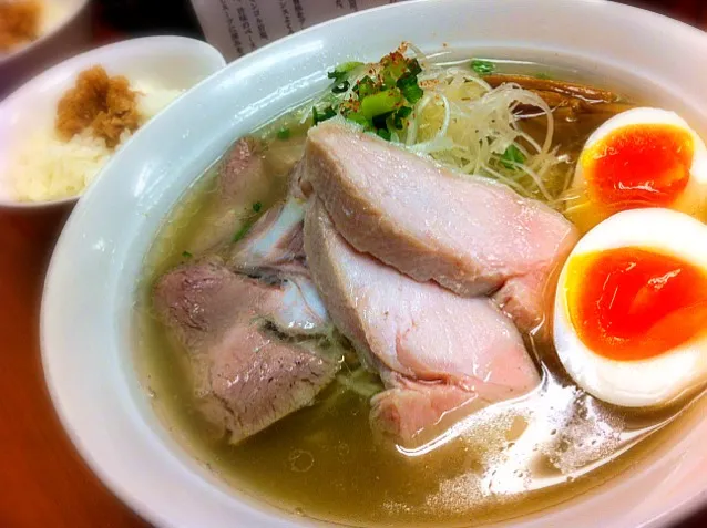 塩そば。そういえば昨夜もラーメン食ったな、、、|もとゆきさん