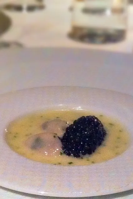 Snapdishの料理写真:caviar oyster soup|willzさん