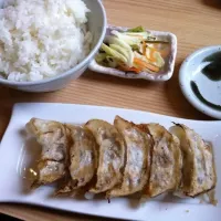 Snapdishの料理写真:たっぷり餃子定食（セット）|しんたさん