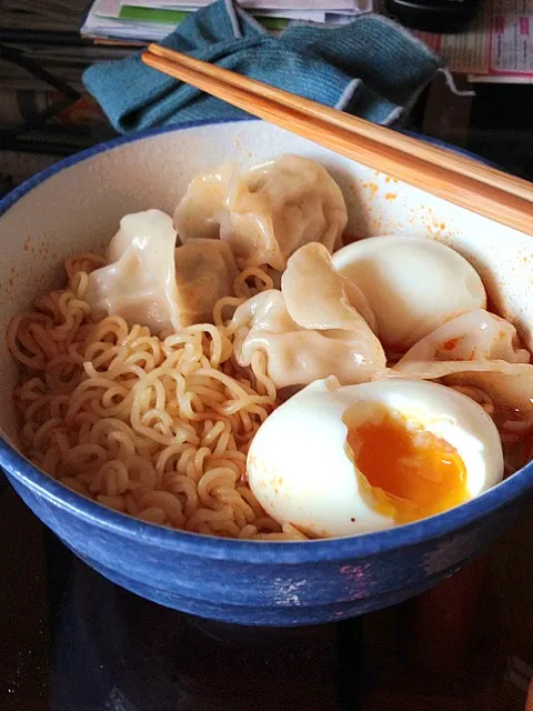 Snapdishの料理写真:香辣豬骨湯餃子蛋公仔麵|james ngさん