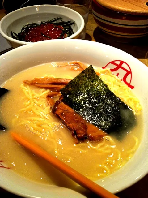 九十九とんこつラーメンと小鉢いくら丼|shuさん