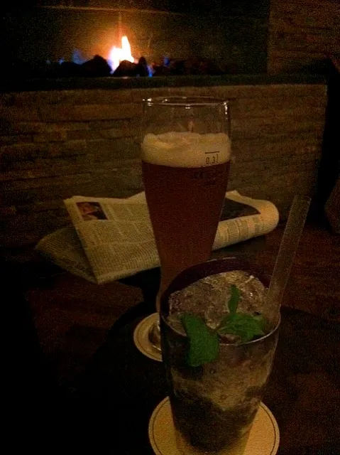 weissbier and original cocktail by the fireside|lauren shannonさん